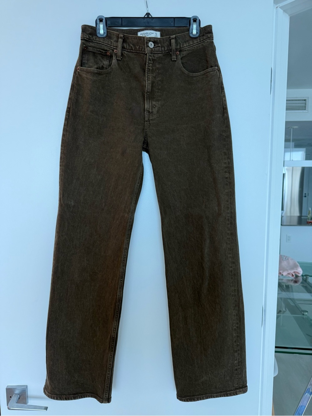 Abercrombie 90s Relaxed High Rise Brown Jean in Size 27